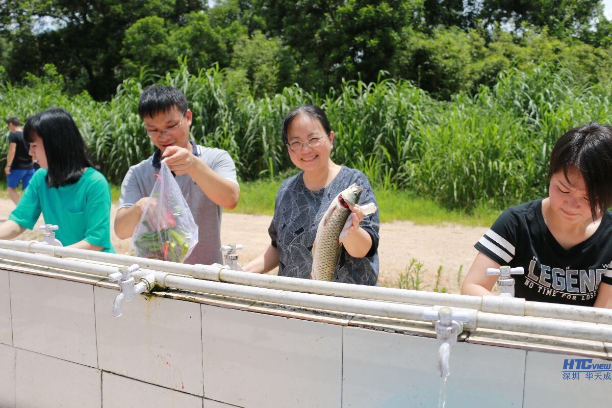 洗菜准备做饭咯